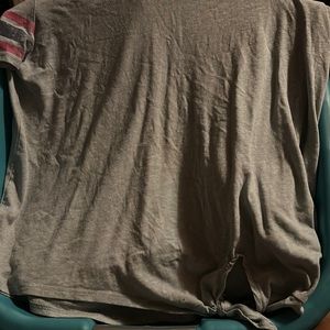 Teal shirt with short sleeves and a little tie at the bottom